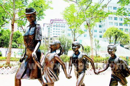 部隊(duì)雕塑